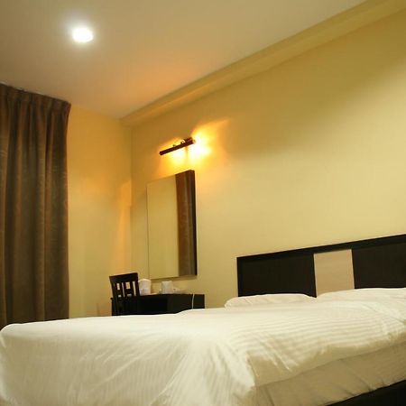 The Fern Lodge Hotel Skudai Exterior foto