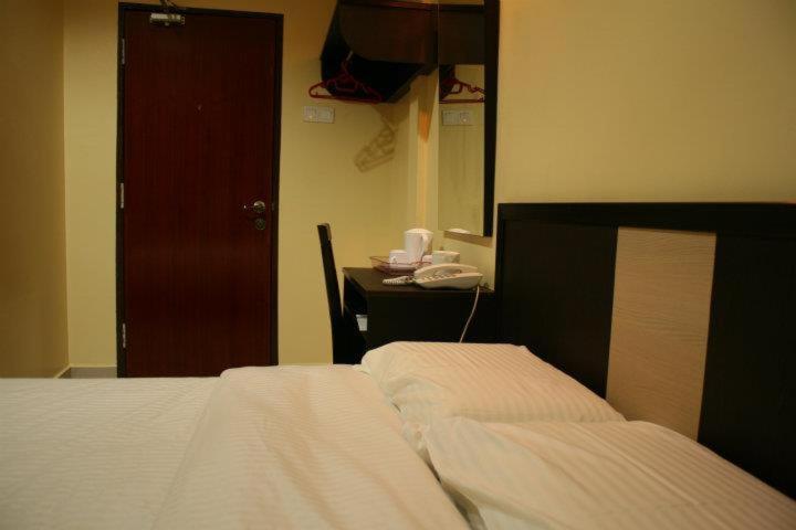 The Fern Lodge Hotel Skudai Exterior foto