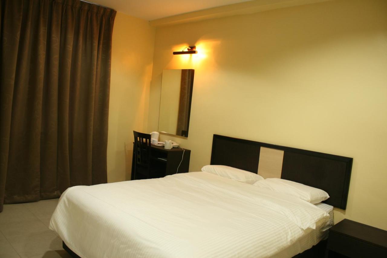 The Fern Lodge Hotel Skudai Exterior foto