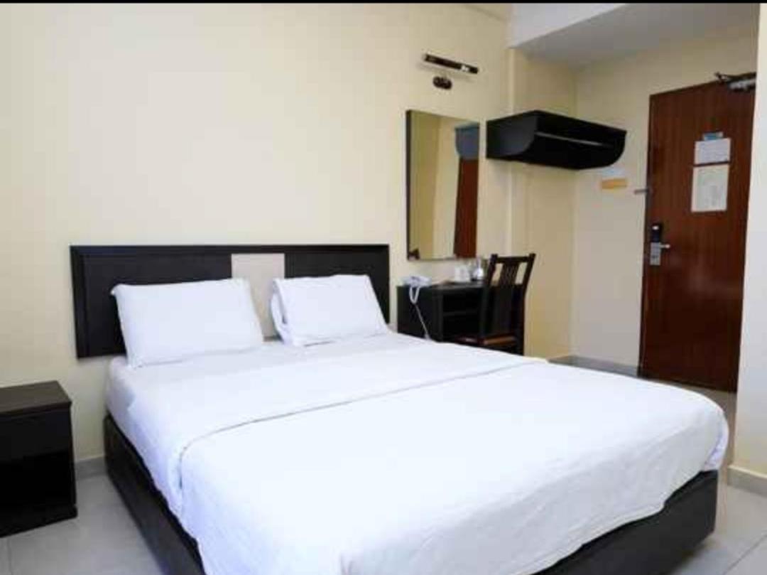 The Fern Lodge Hotel Skudai Exterior foto